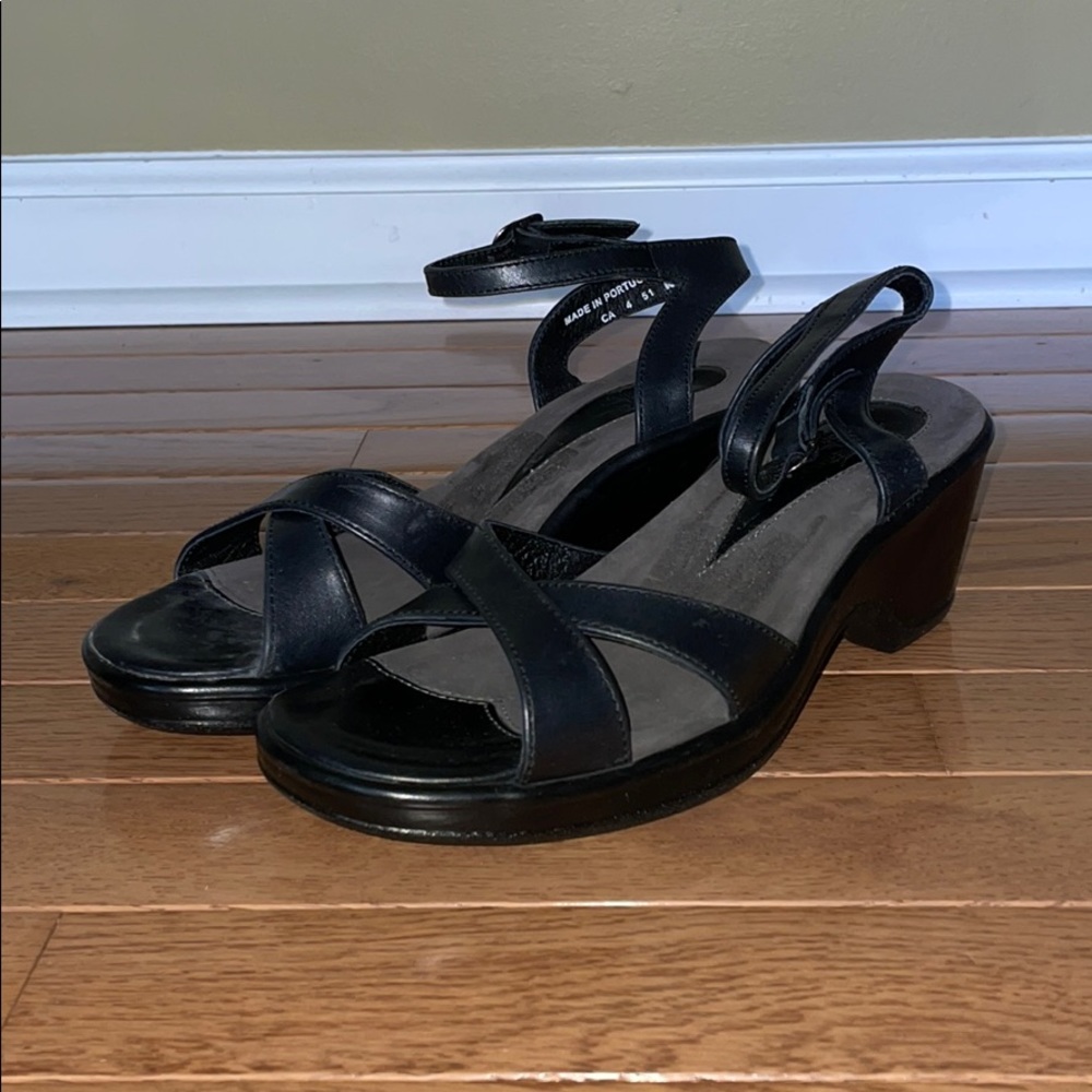 NWOT Dansko Black Size 6.5 Sandals